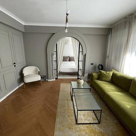 Stunning 1Bd Flat With 50M2 Terrace In The City Center ブカレスト エクステリア 写真