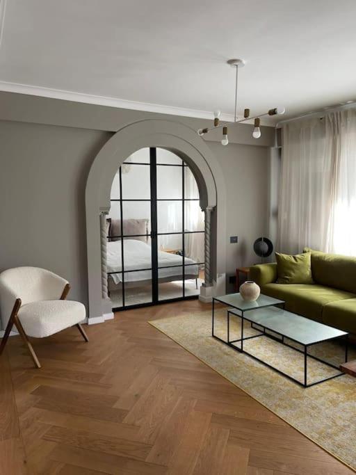 Stunning 1Bd Flat With 50M2 Terrace In The City Center ブカレスト エクステリア 写真