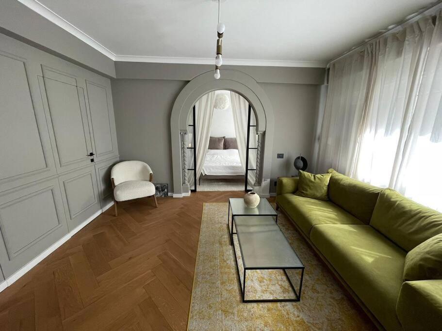 Stunning 1Bd Flat With 50M2 Terrace In The City Center ブカレスト エクステリア 写真
