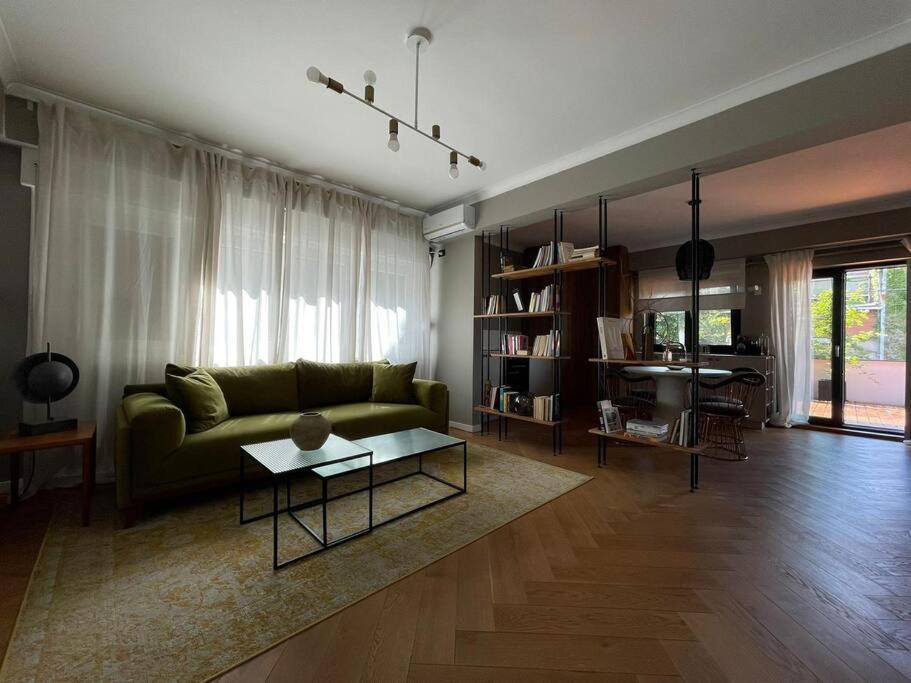 Stunning 1Bd Flat With 50M2 Terrace In The City Center ブカレスト エクステリア 写真