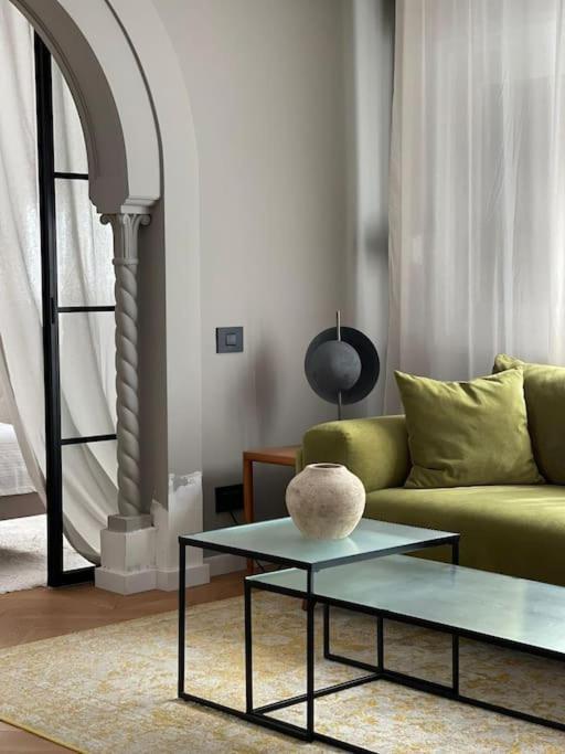 Stunning 1Bd Flat With 50M2 Terrace In The City Center ブカレスト エクステリア 写真